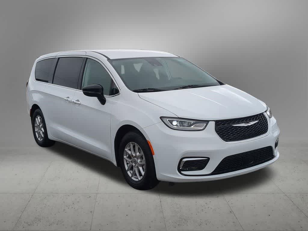 Thumbnail: 2024 Chrysler Pacifica - 8