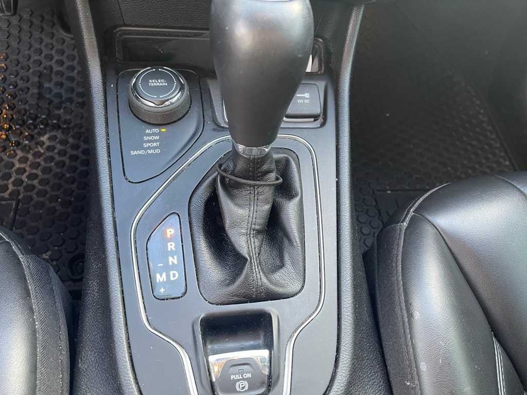 Thumbnail: 2020 Jeep Cherokee - 22