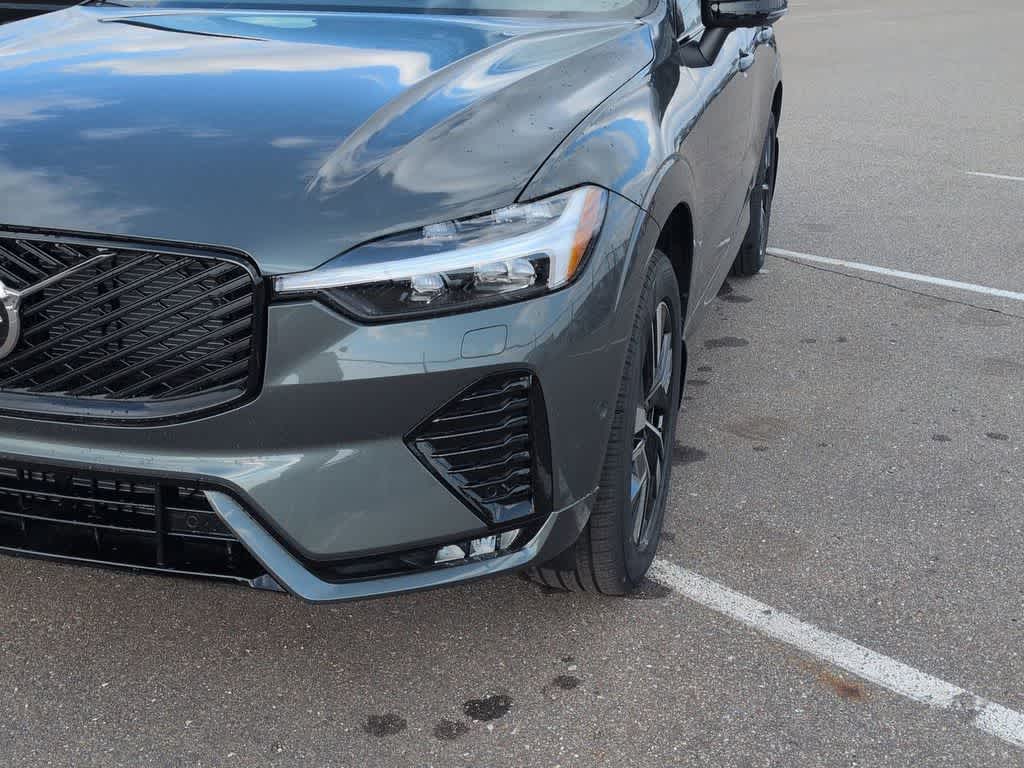 Thumbnail: 2026 Volvo XC60 - 10