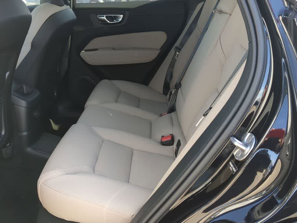 Thumbnail: 2026 Volvo XC60 - 18