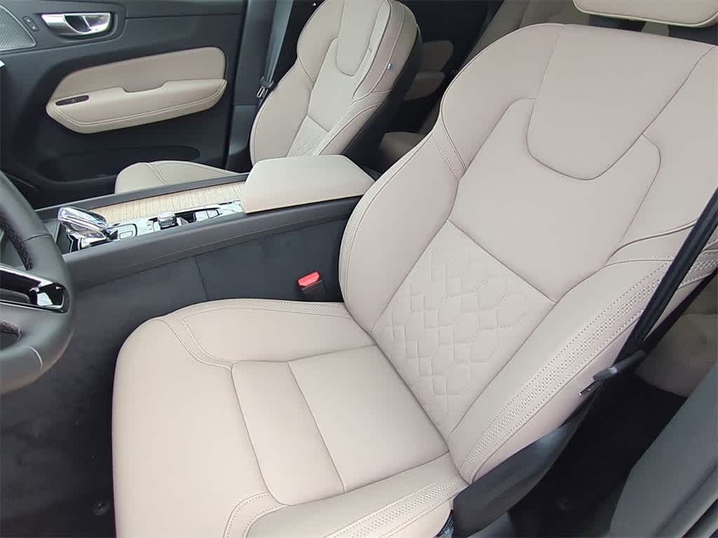 Thumbnail: 2026 Volvo XC60 - 15