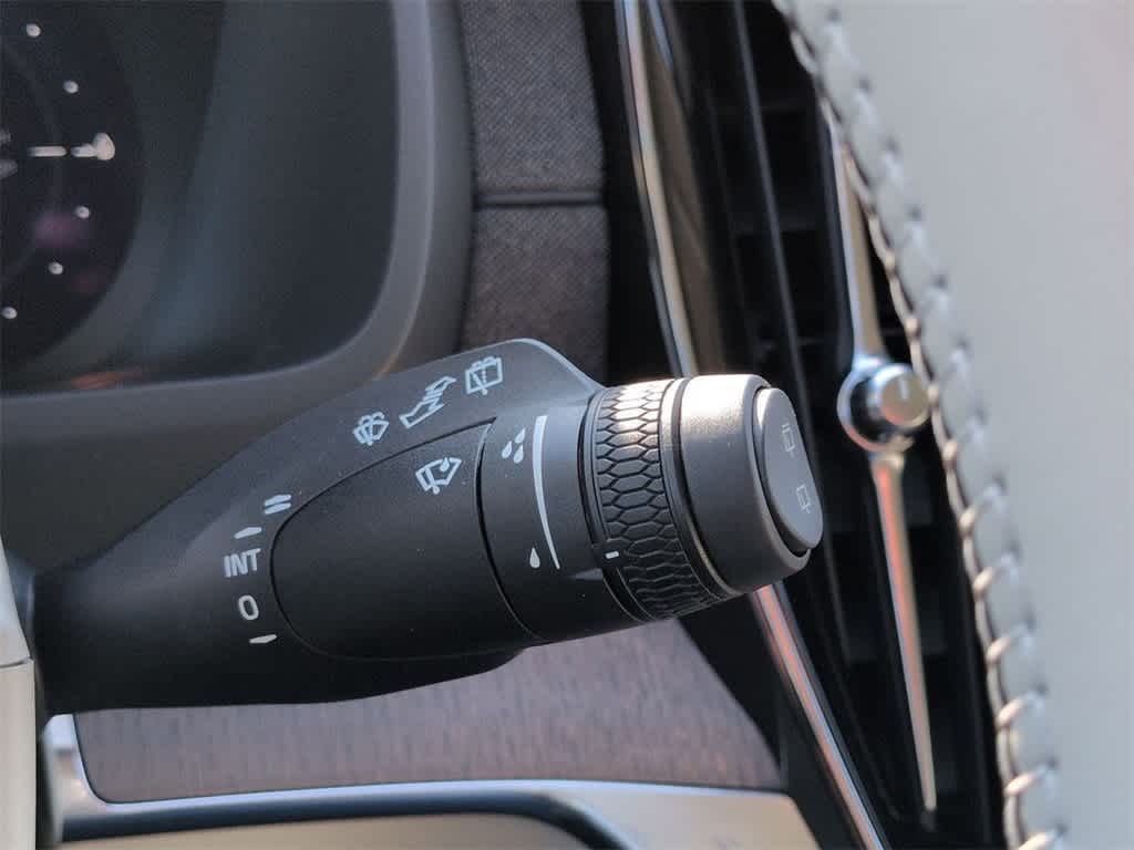 Thumbnail: 2026 Volvo XC90 - 25