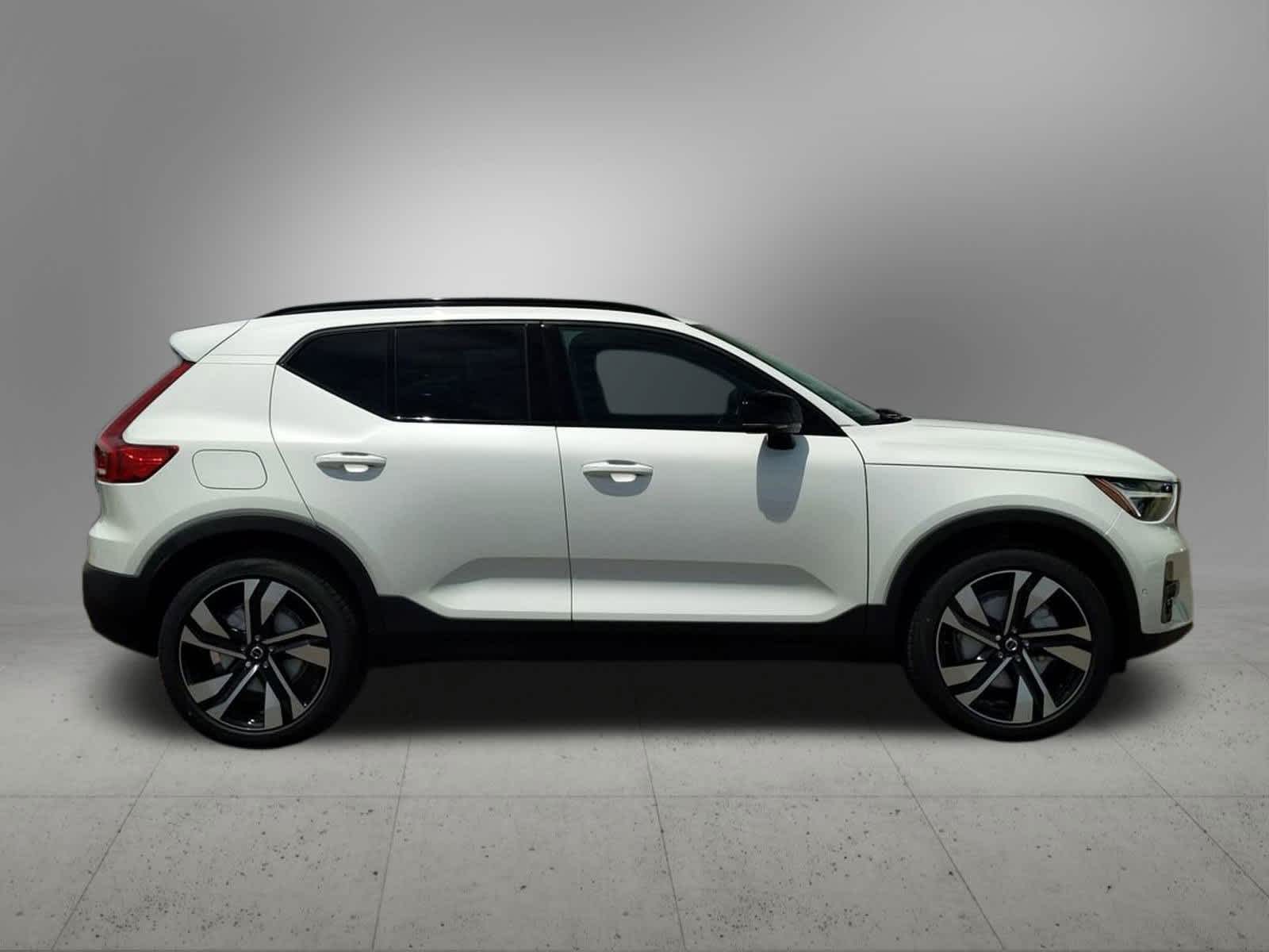 2025 Volvo XC40 B5 Plus 7