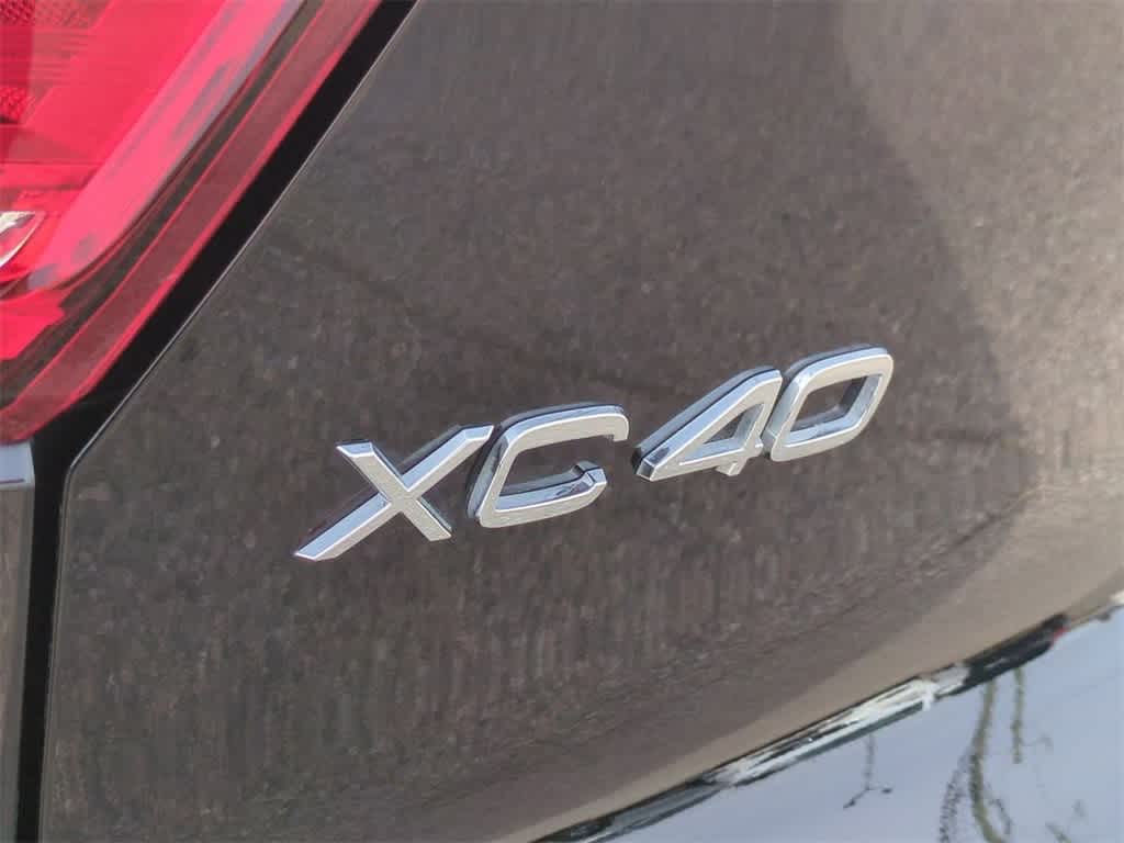 Thumbnail: 2023 Volvo XC40 - 5