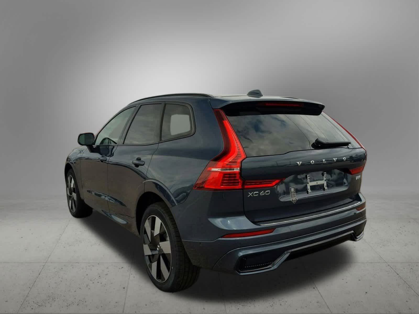 2025 Volvo XC60 Hybrid T8 Plus photo 4