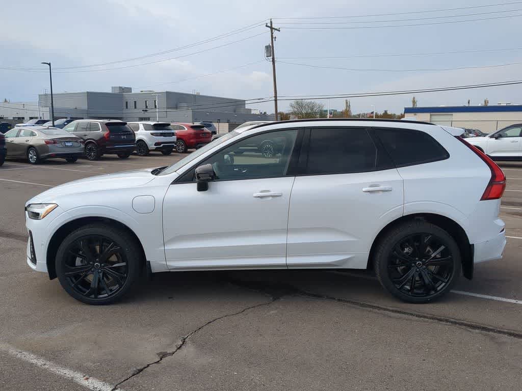 Thumbnail: 2026 Volvo XC60 - 3