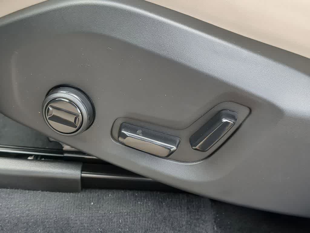 Thumbnail: 2026 Volvo XC90 - 16