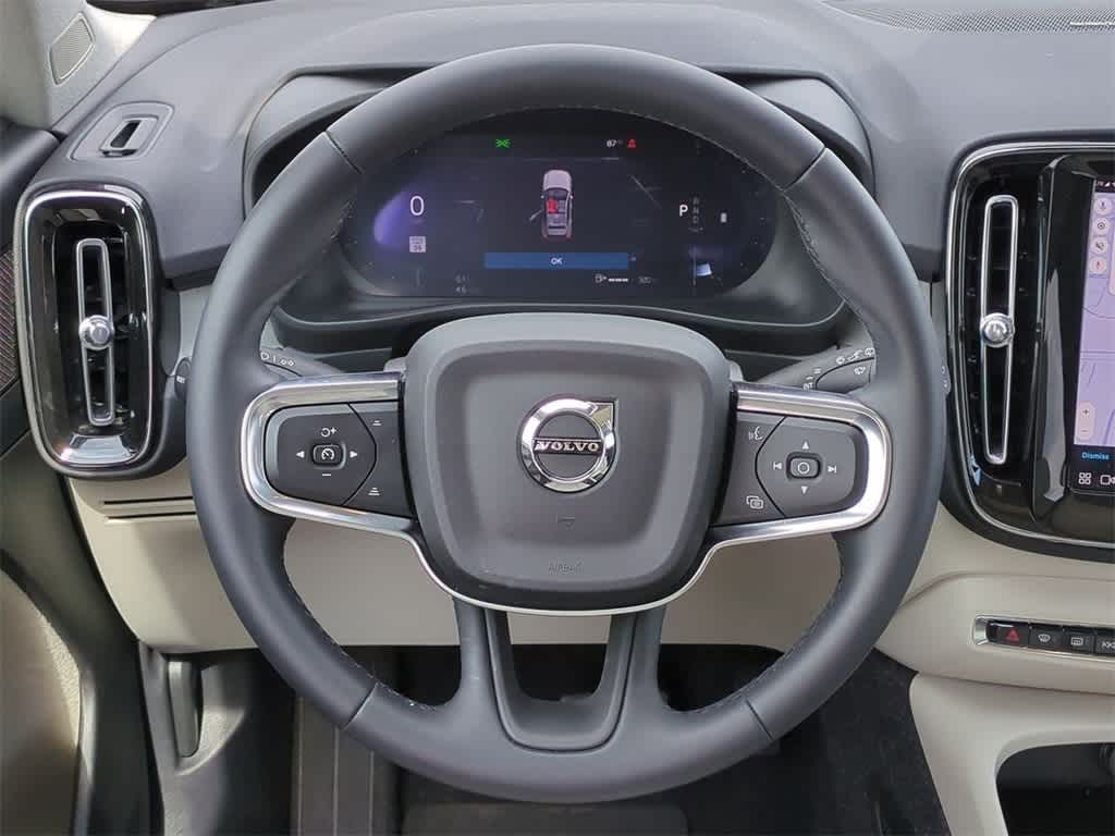Thumbnail: 2025 Volvo XC40 - 23