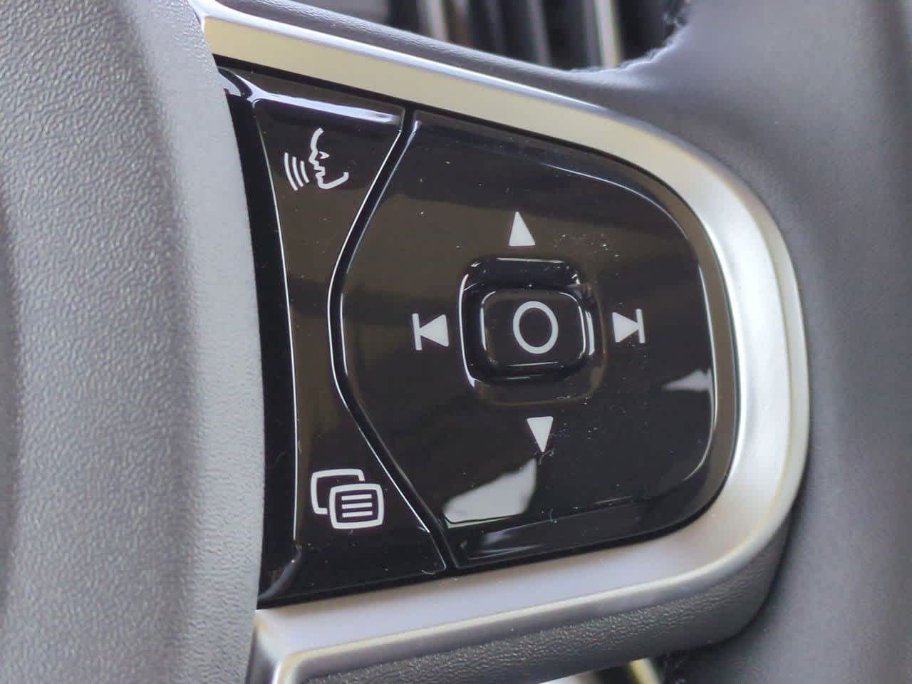 Thumbnail: 2026 Volvo XC90 - 24