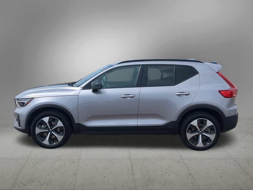 Thumbnail: 2026 Volvo XC40 - 2