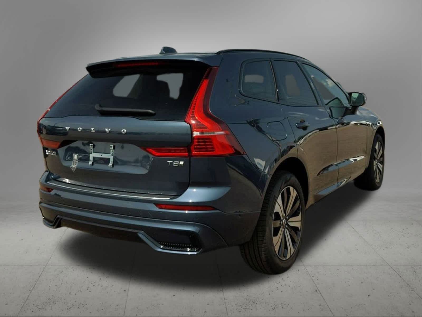 Thumbnail: 2025 Volvo XC60 - 6