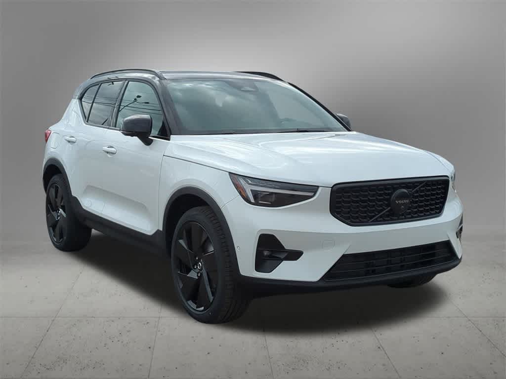 Thumbnail: 2026 Volvo XC40 - 8