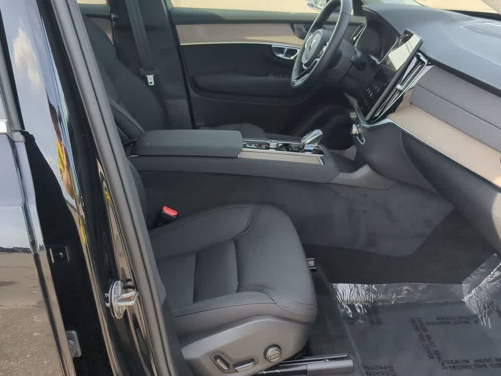 2026 Volvo XC90 Plus - Photo 20