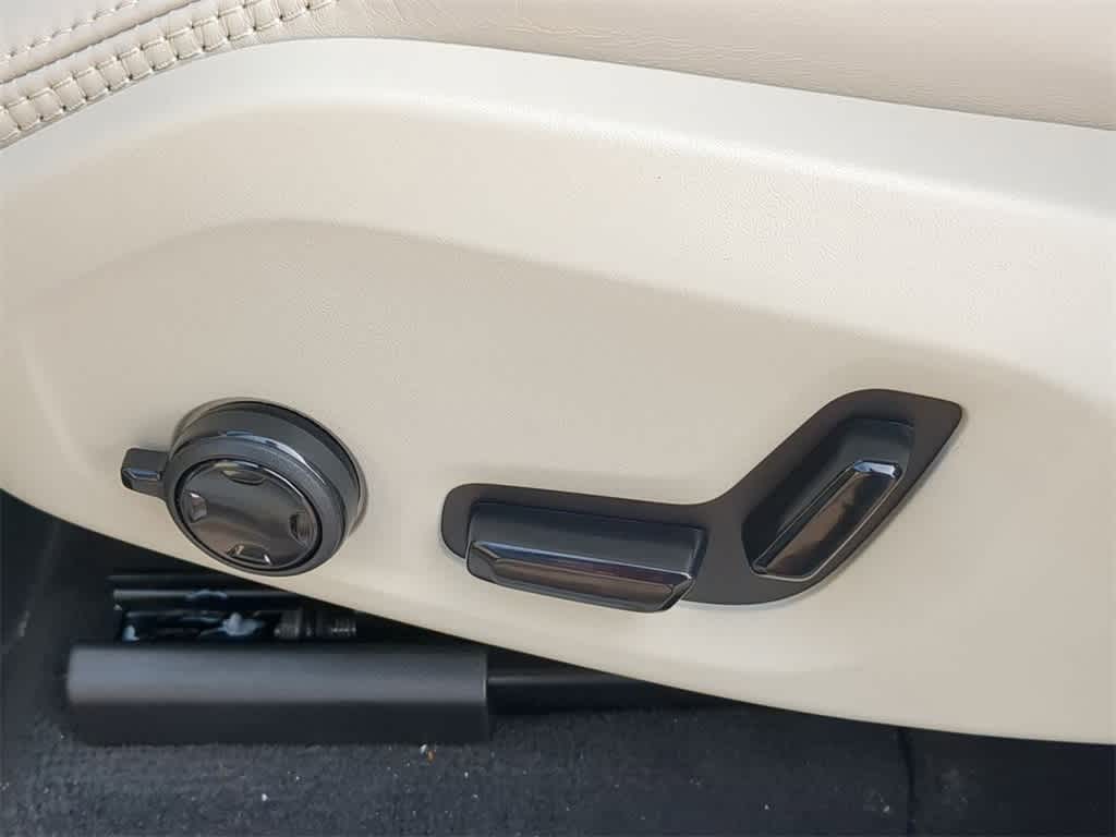 Thumbnail: 2026 Volvo XC60 - 16