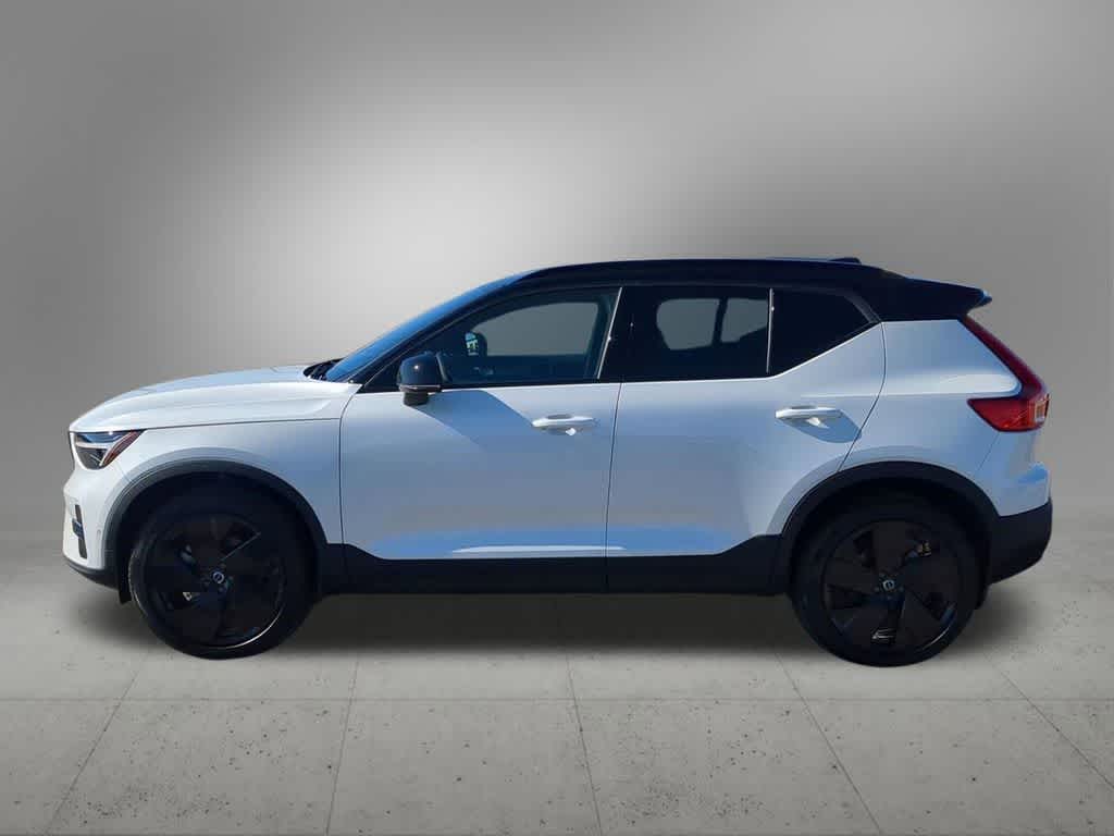 Thumbnail: 2026 Volvo XC40 - 3