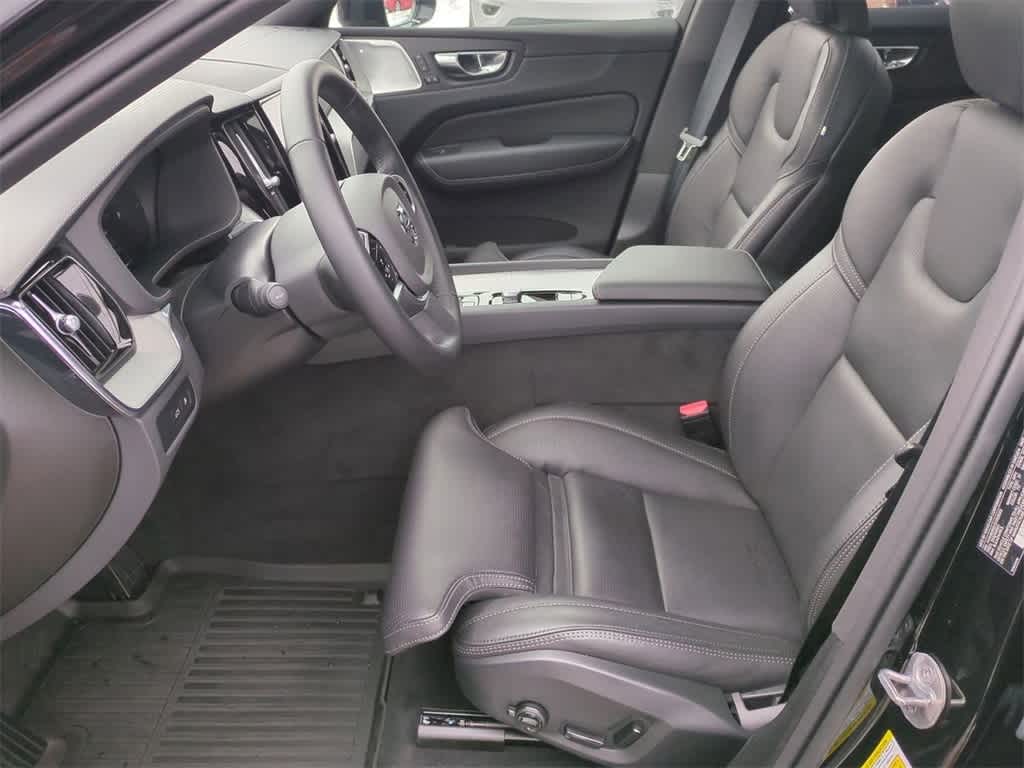 Thumbnail: 2025 Volvo XC60 - 8