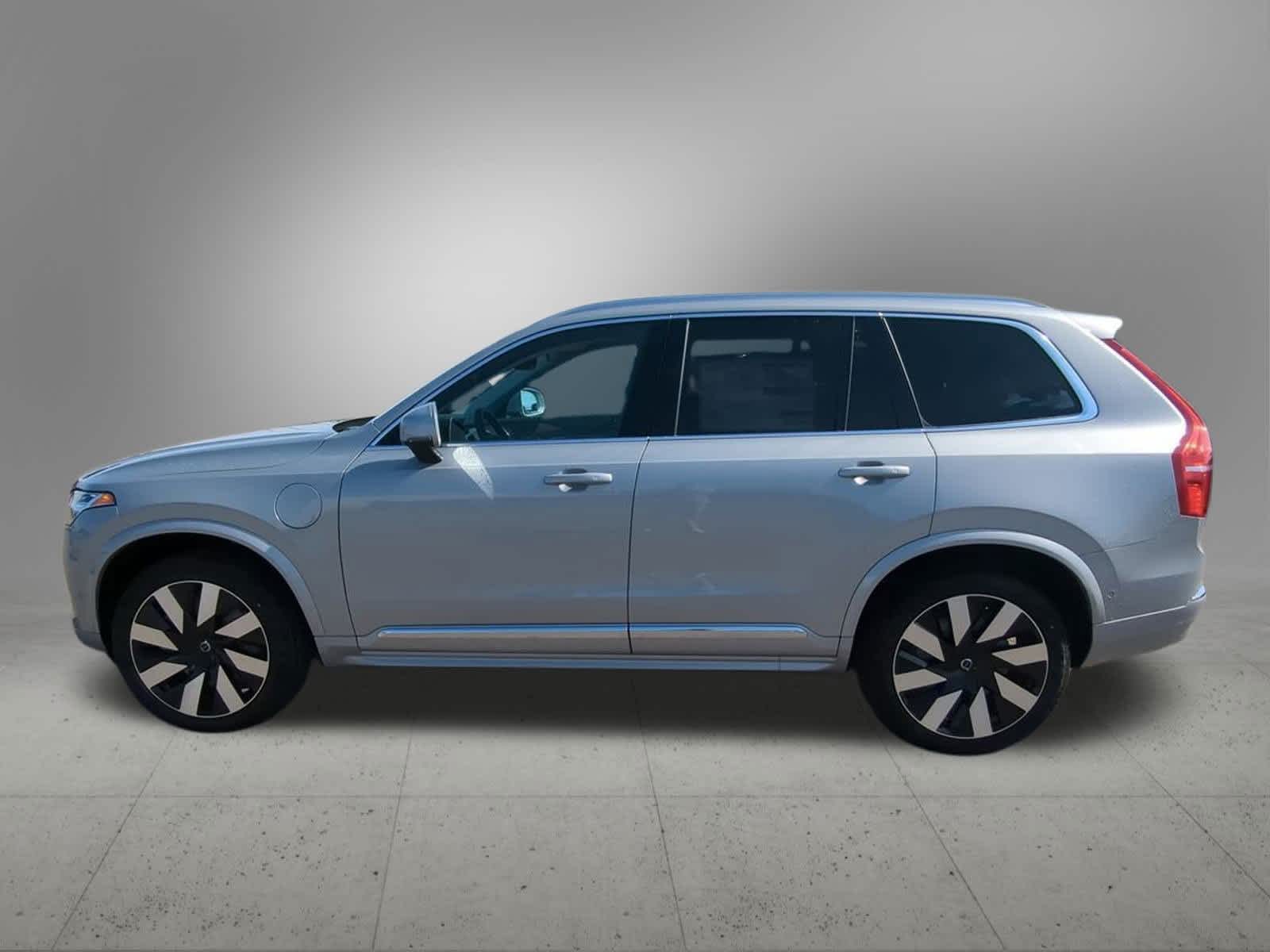 2025 Volvo XC90 T8 Plus 3