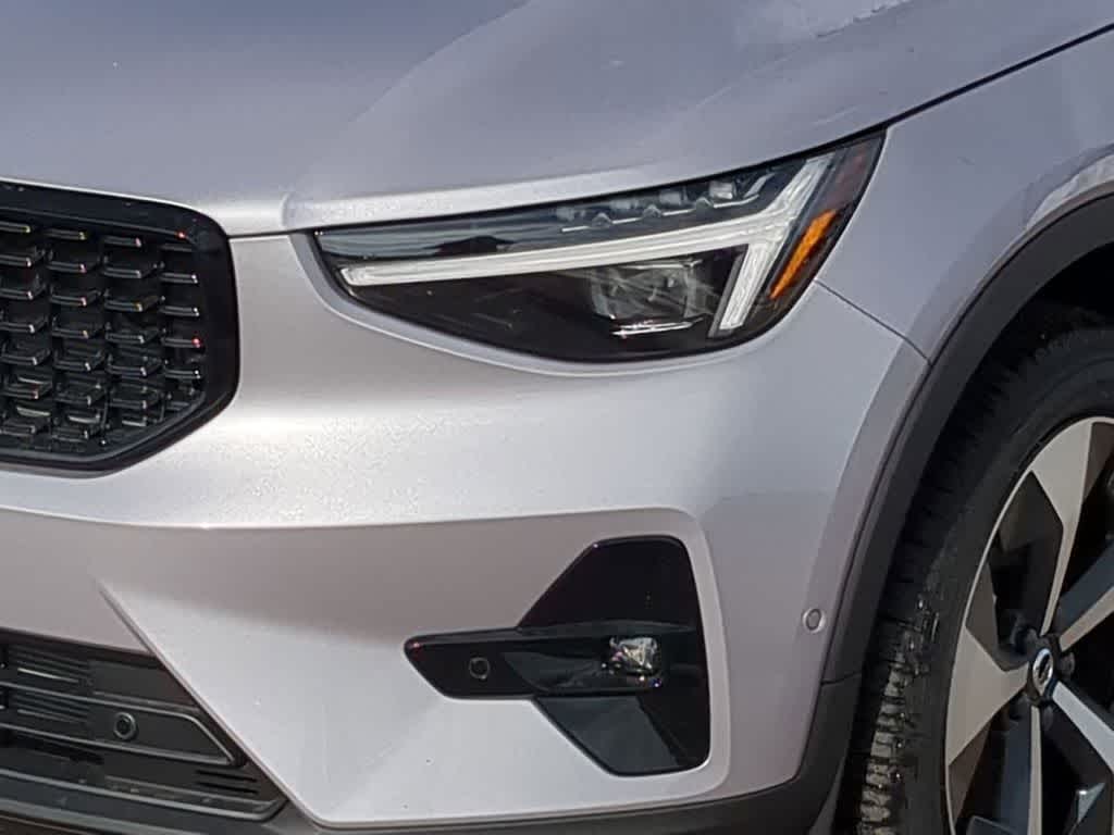 Thumbnail: 2026 Volvo XC40 - 10