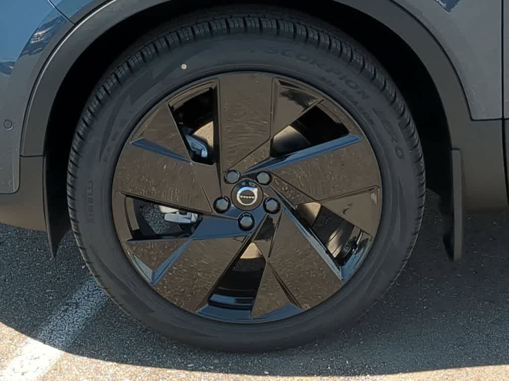 Thumbnail: 2026 Volvo XC40 - 13