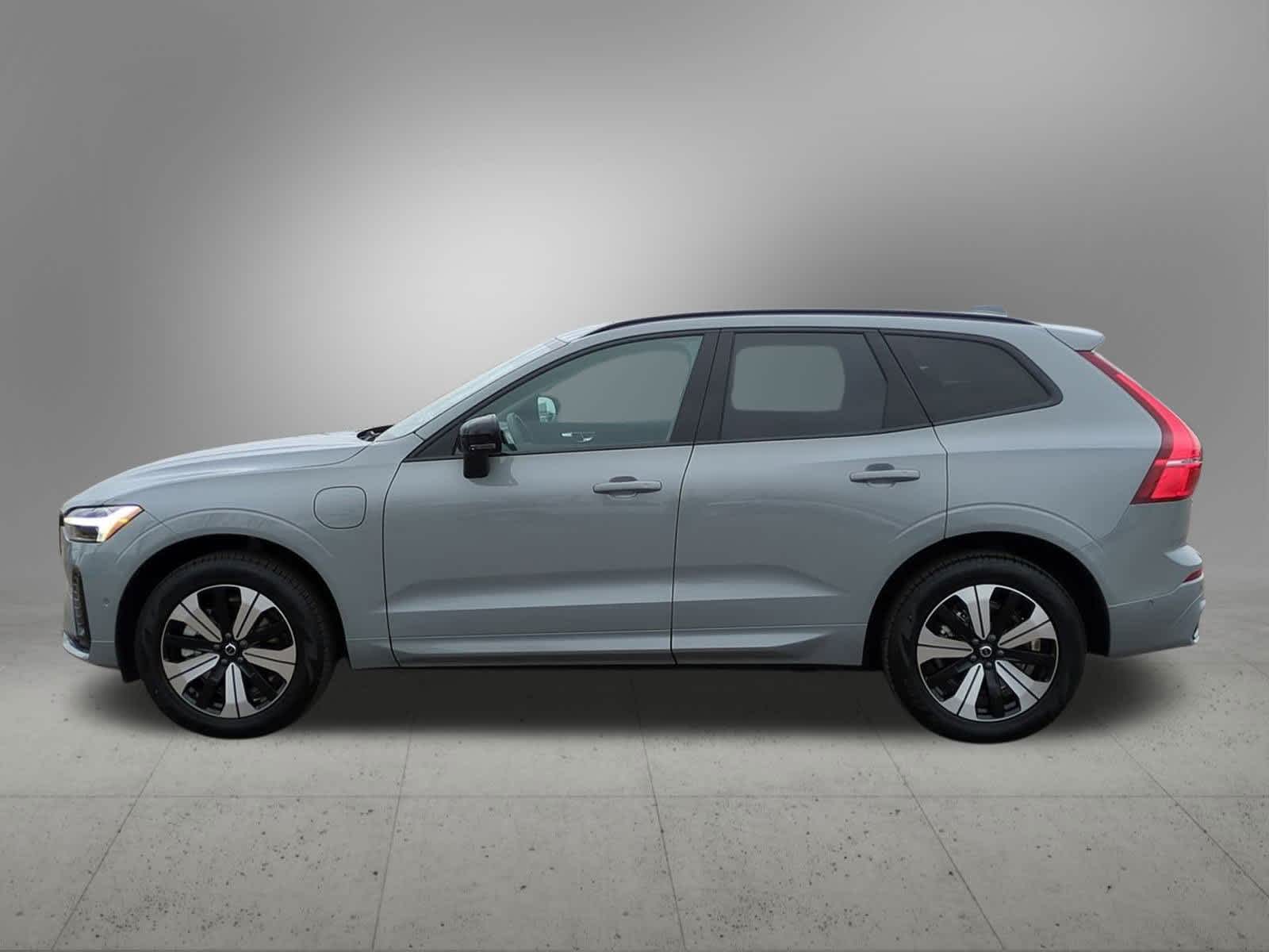 Thumbnail: 2025 Volvo XC60 - 3