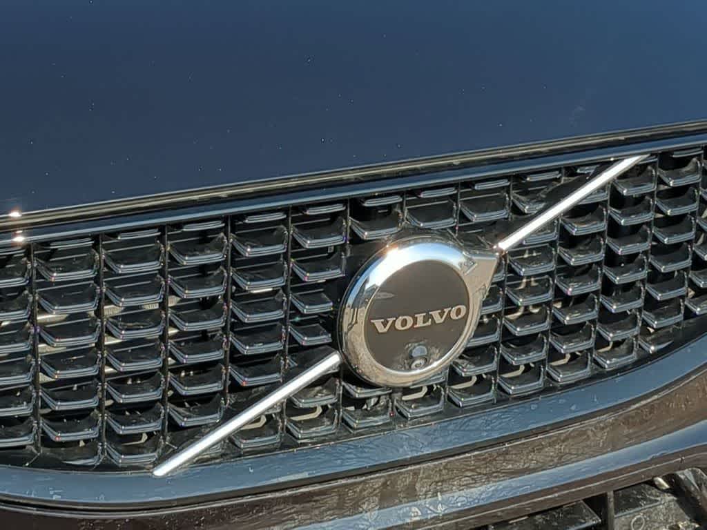 Thumbnail: 2025 Volvo XC60 - 11