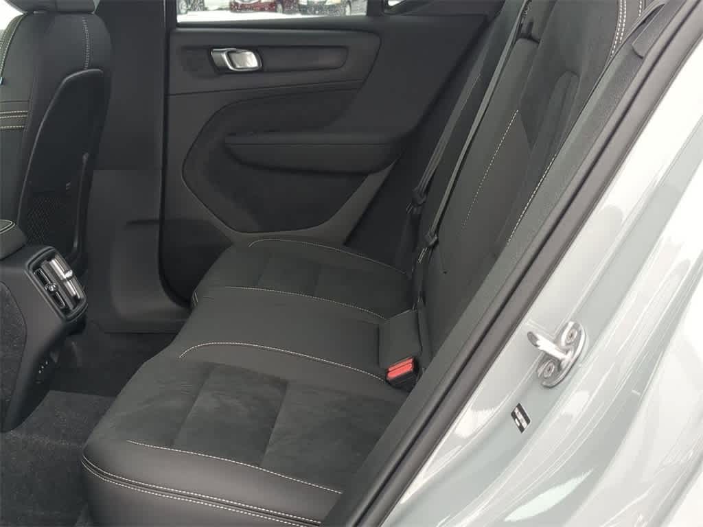 Thumbnail: 2026 Volvo XC40 - 19