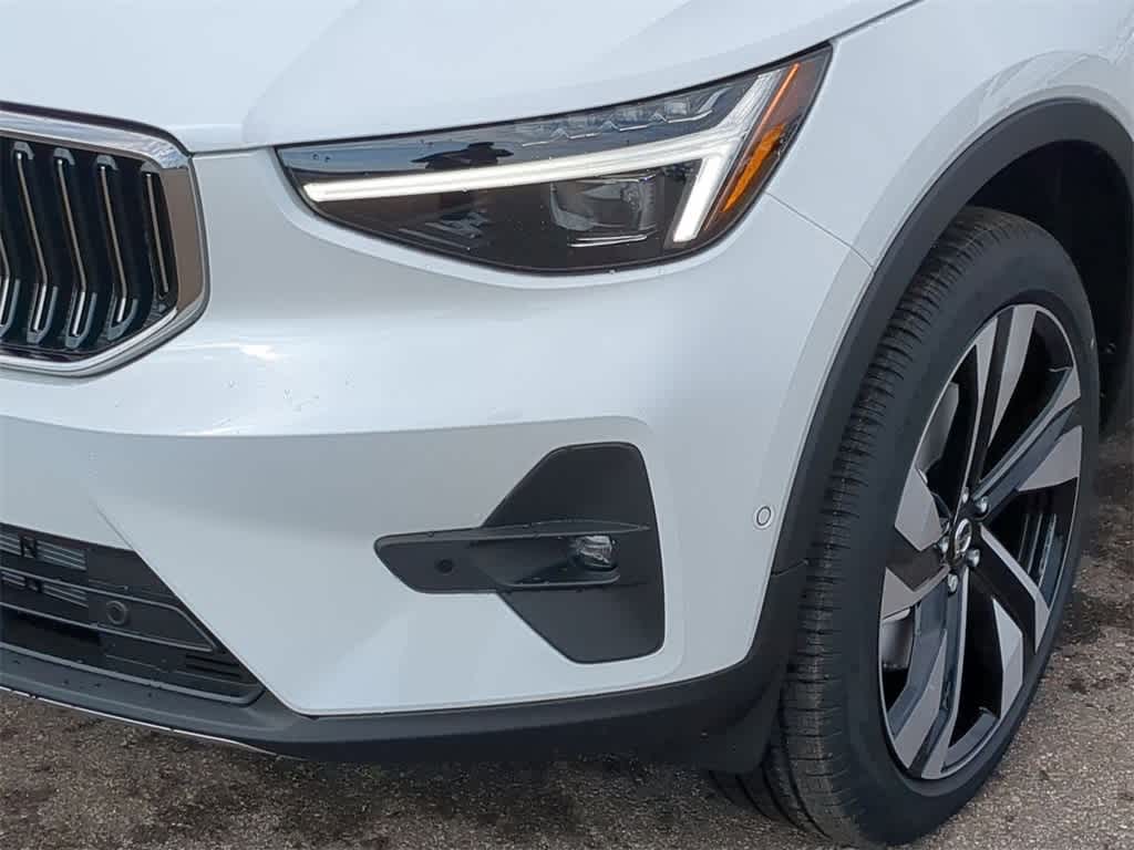 Thumbnail: 2025 Volvo XC40 - 10