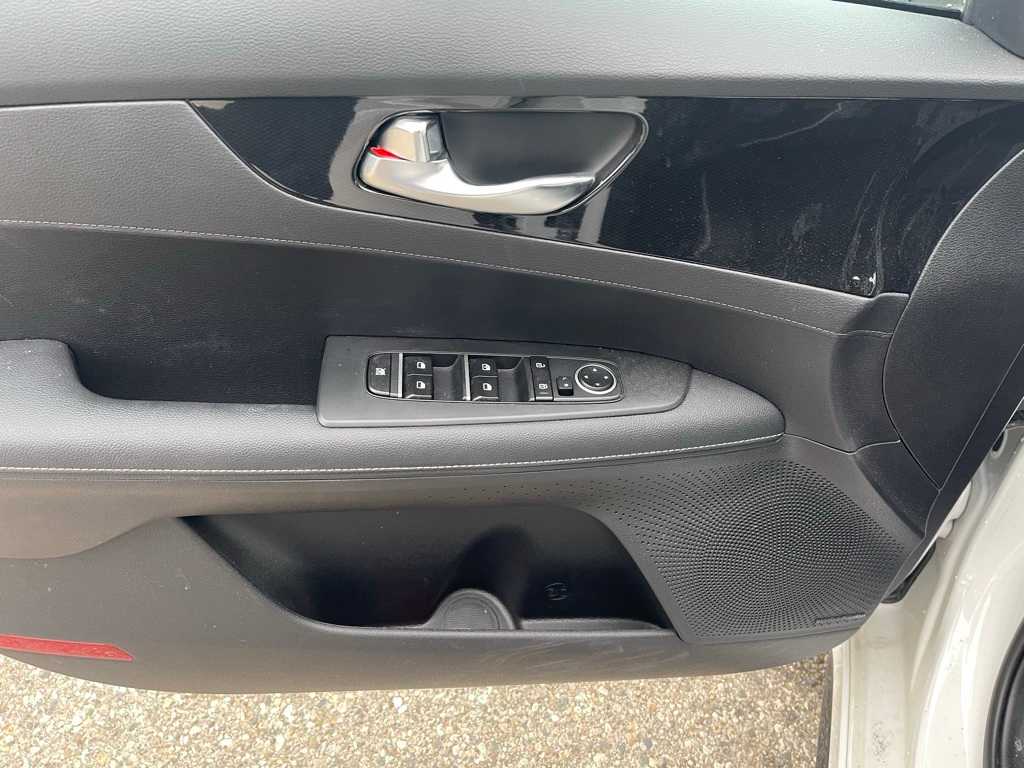 Thumbnail: 2024 Kia Forte - 13