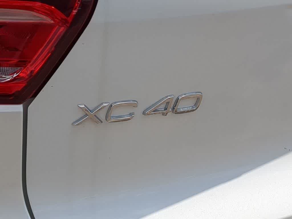 Thumbnail: 2026 Volvo XC40 - 12
