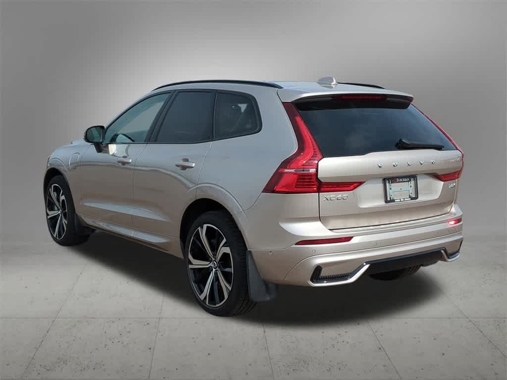2025 Volvo XC60 T8 photo 4