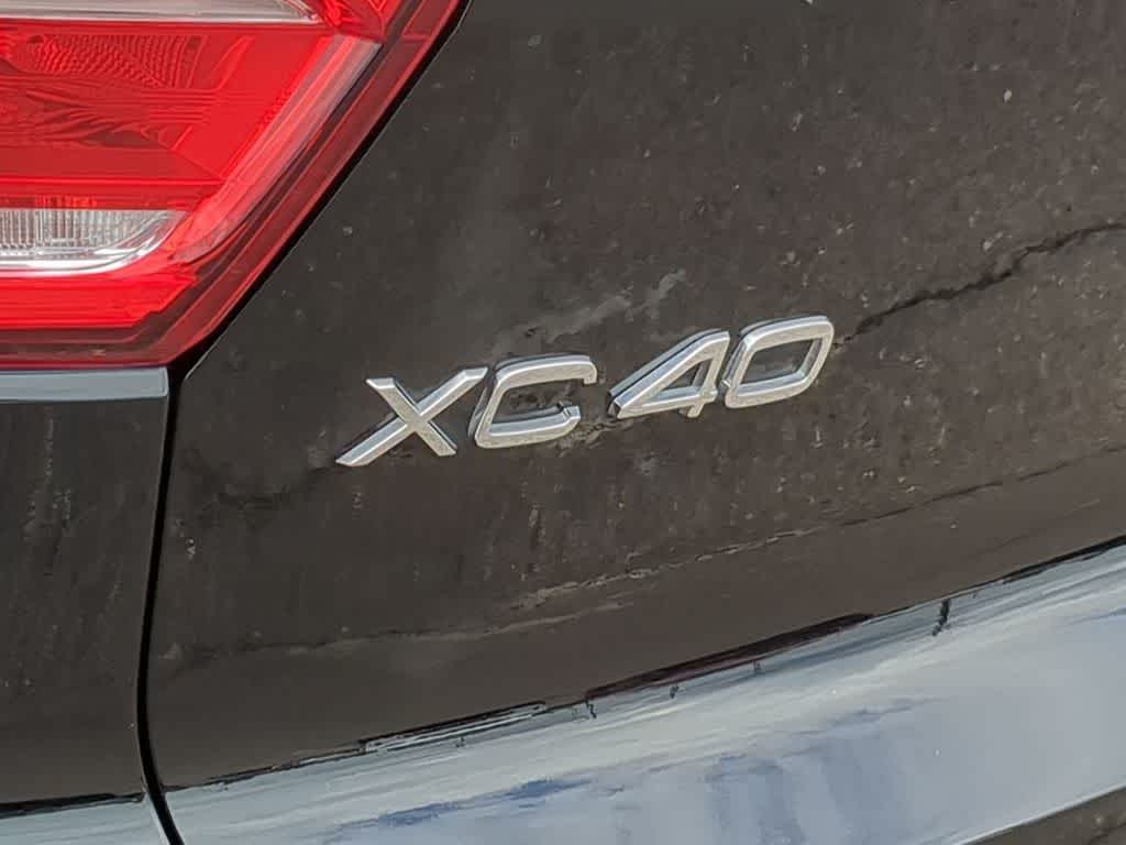 Thumbnail: 2021 Volvo XC40 - 12
