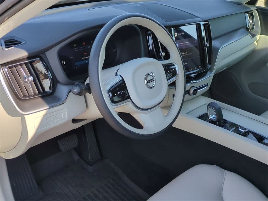 2025 Volvo XC60 Hybrid T8 Core photo 2