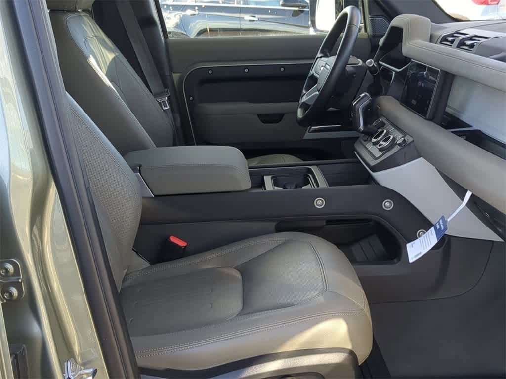 Thumbnail: 2022 Land Rover Defender - 20