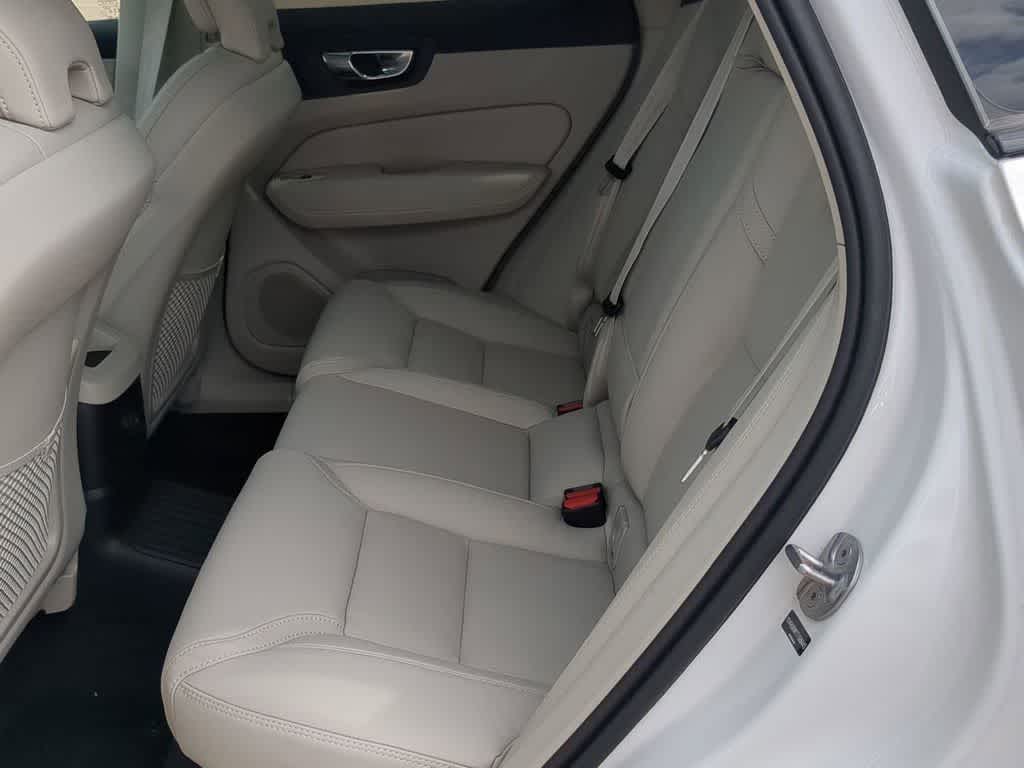 Thumbnail: 2026 Volvo XC60 - 18