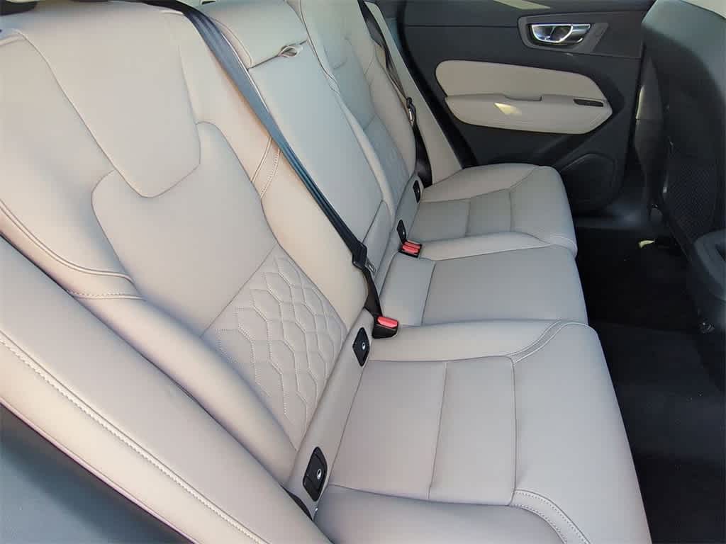 Thumbnail: 2026 Volvo XC60 - 20