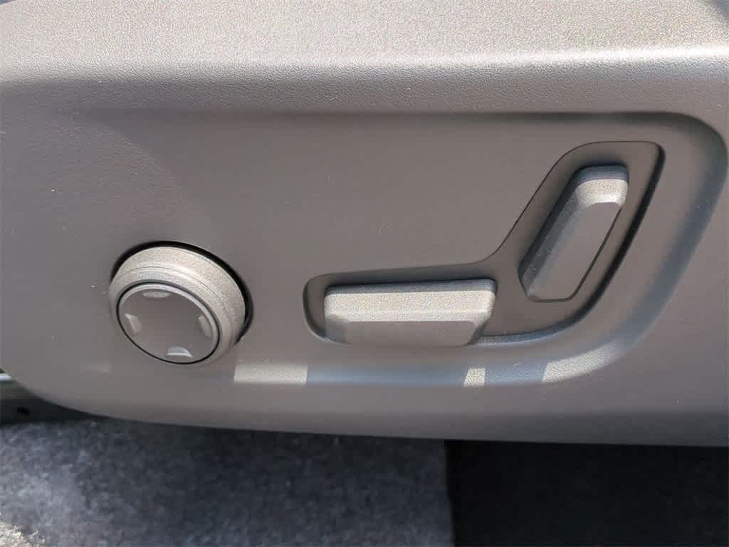 Thumbnail: 2026 Volvo XC40 - 16