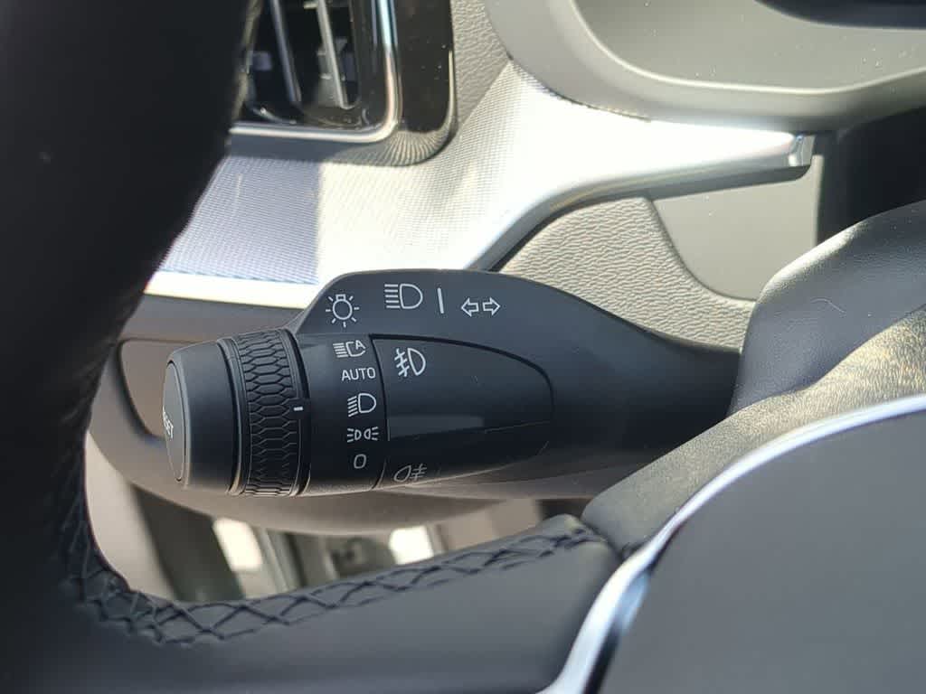 Thumbnail: 2026 Volvo XC60 - 25