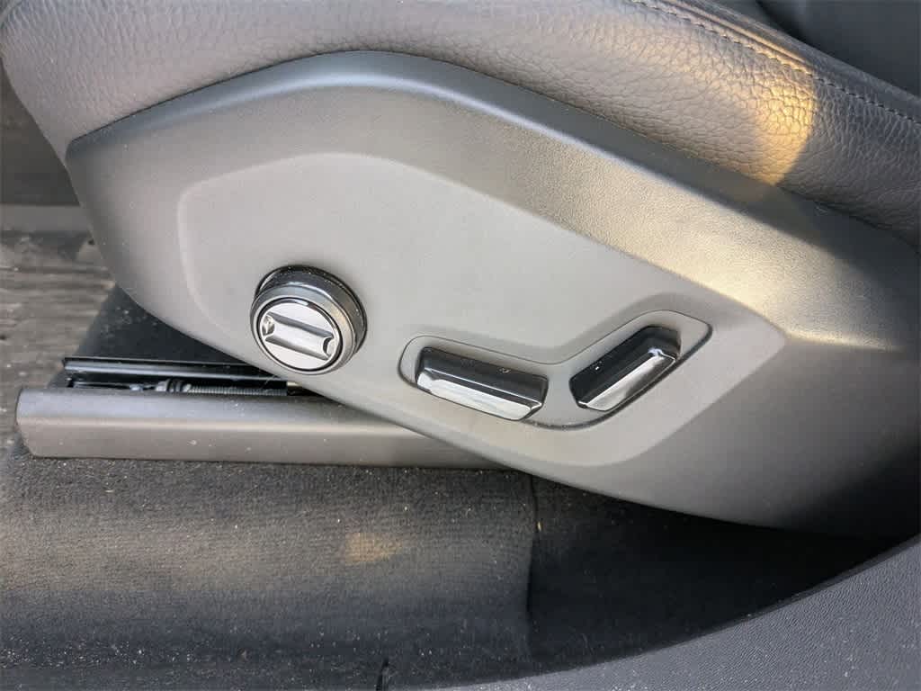 Thumbnail: 2025 Volvo XC90 - 15