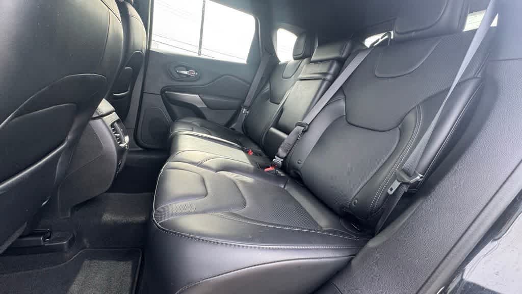 Thumbnail: 2019 Jeep Cherokee - 15
