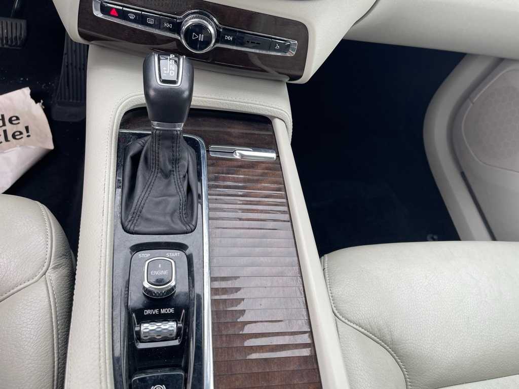 Thumbnail: 2016 Volvo XC90 - 24