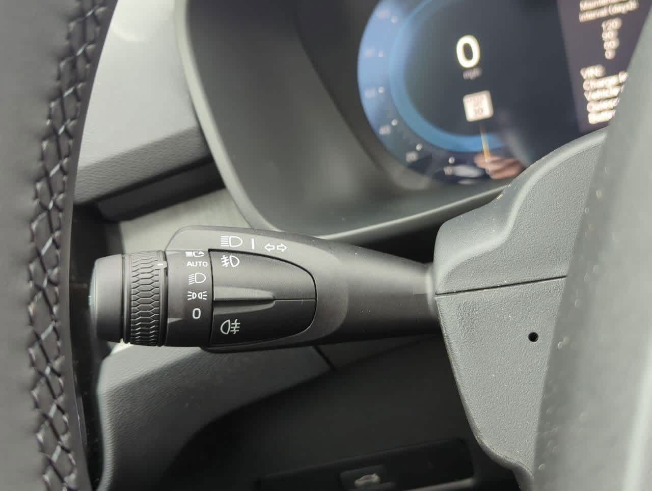 Thumbnail: 2025 Volvo XC40 - 25