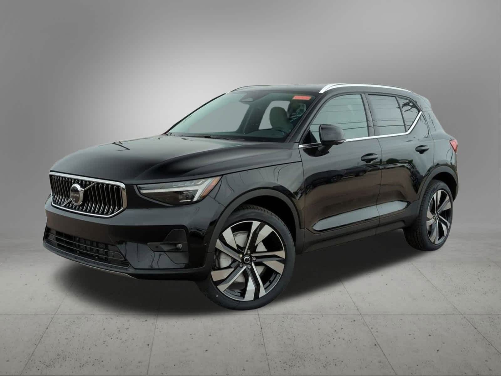 2025 Volvo XC40 B5 Ultimate -
                  Troy, MI