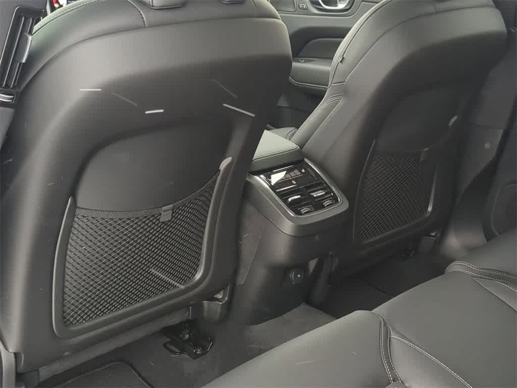 Thumbnail: 2025 Volvo XC60 - 18