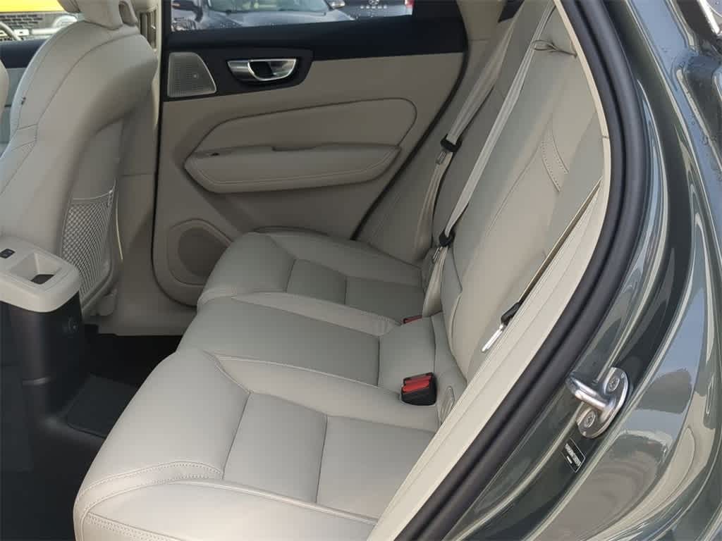 Thumbnail: 2026 Volvo XC60 - 18