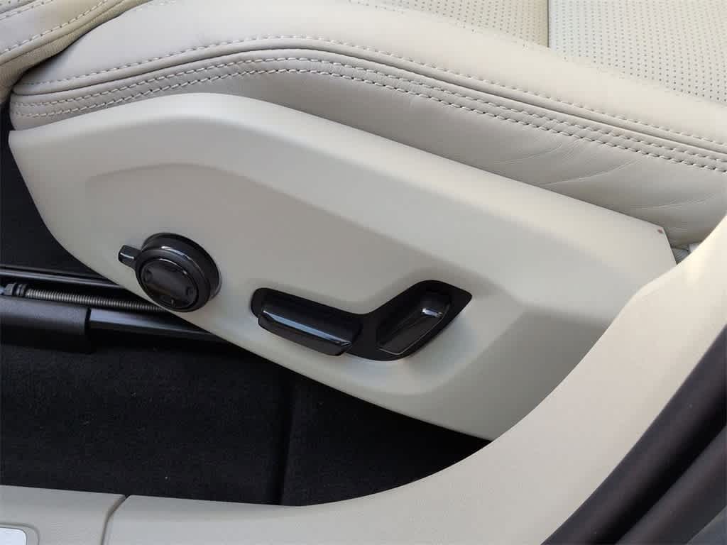 Thumbnail: 2026 Volvo XC60 - 17