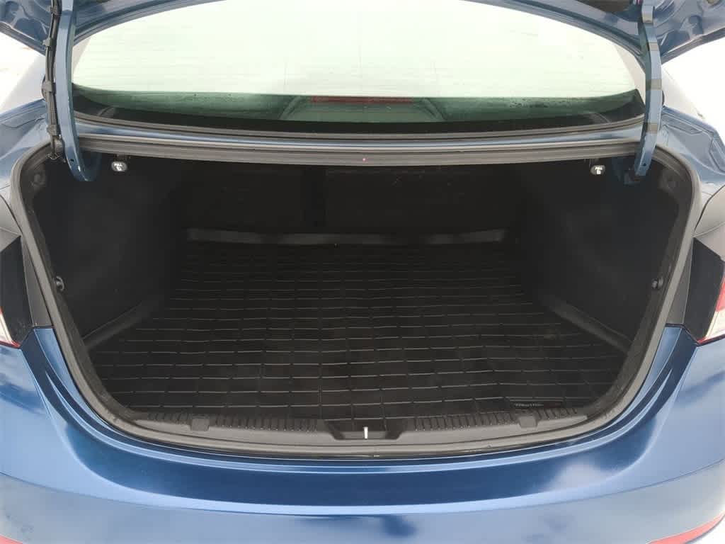 Thumbnail: 2016 Hyundai Elantra - 32