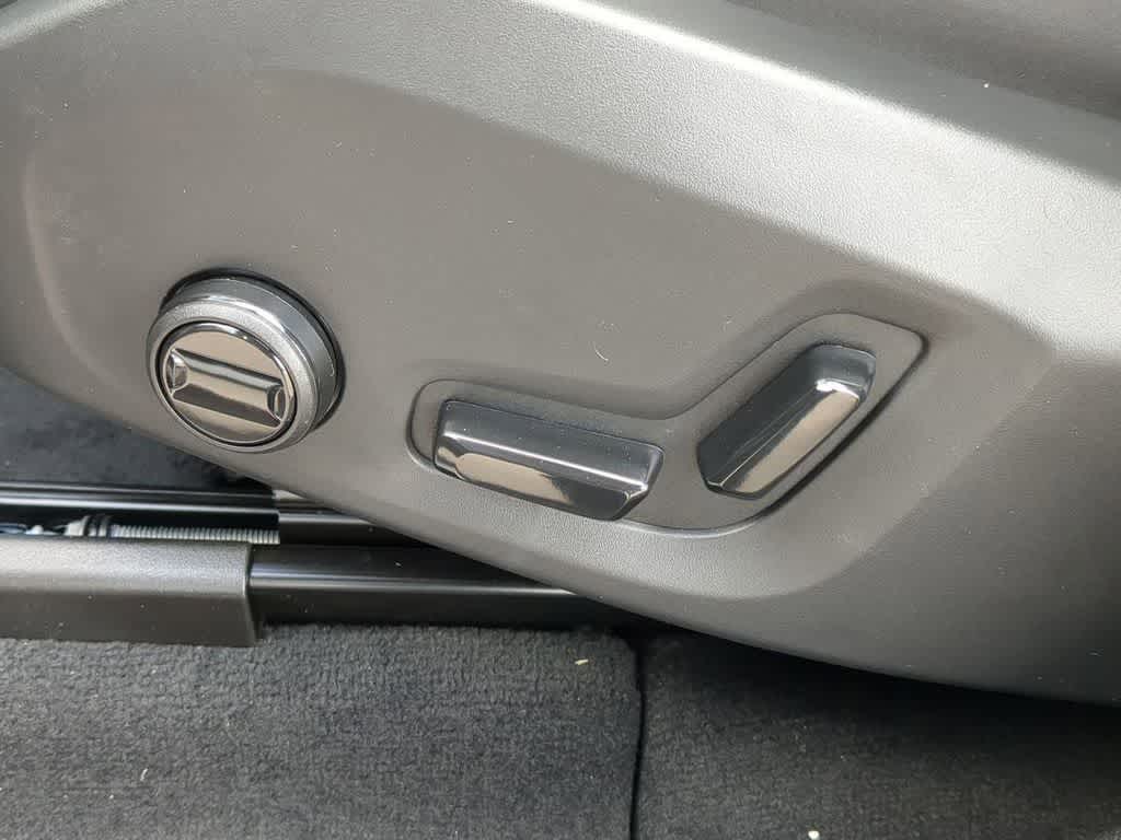 Thumbnail: 2026 Volvo XC60 - 16