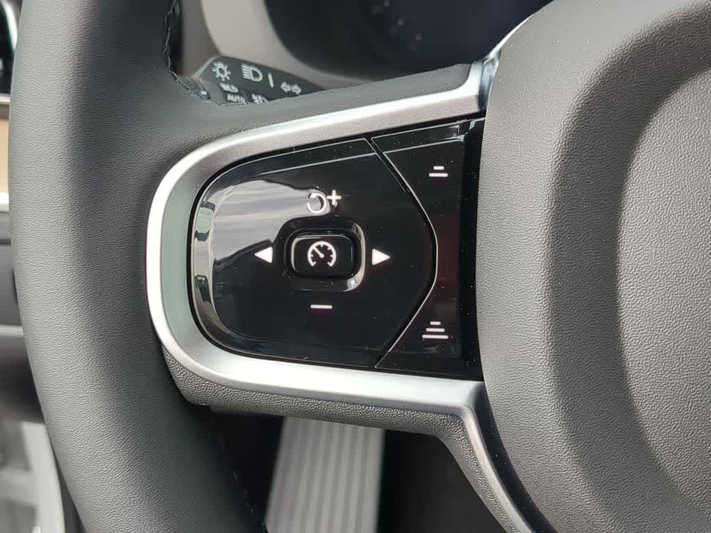 Thumbnail: 2026 Volvo XC60 - 22