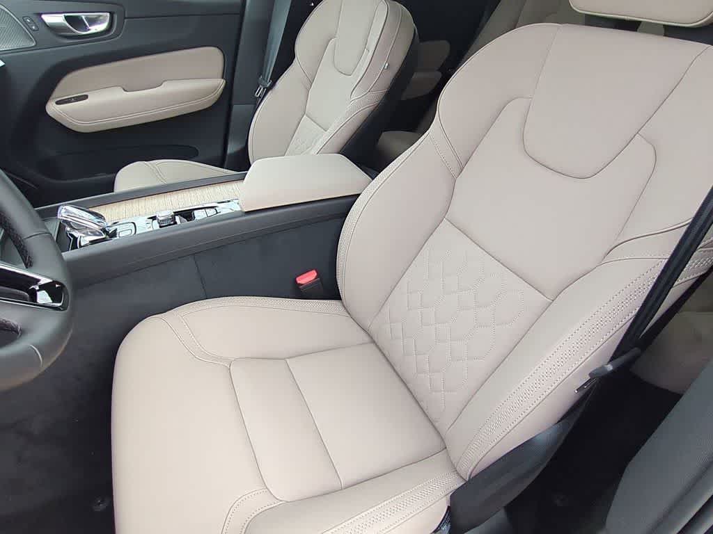 Thumbnail: 2026 Volvo XC60 - 15