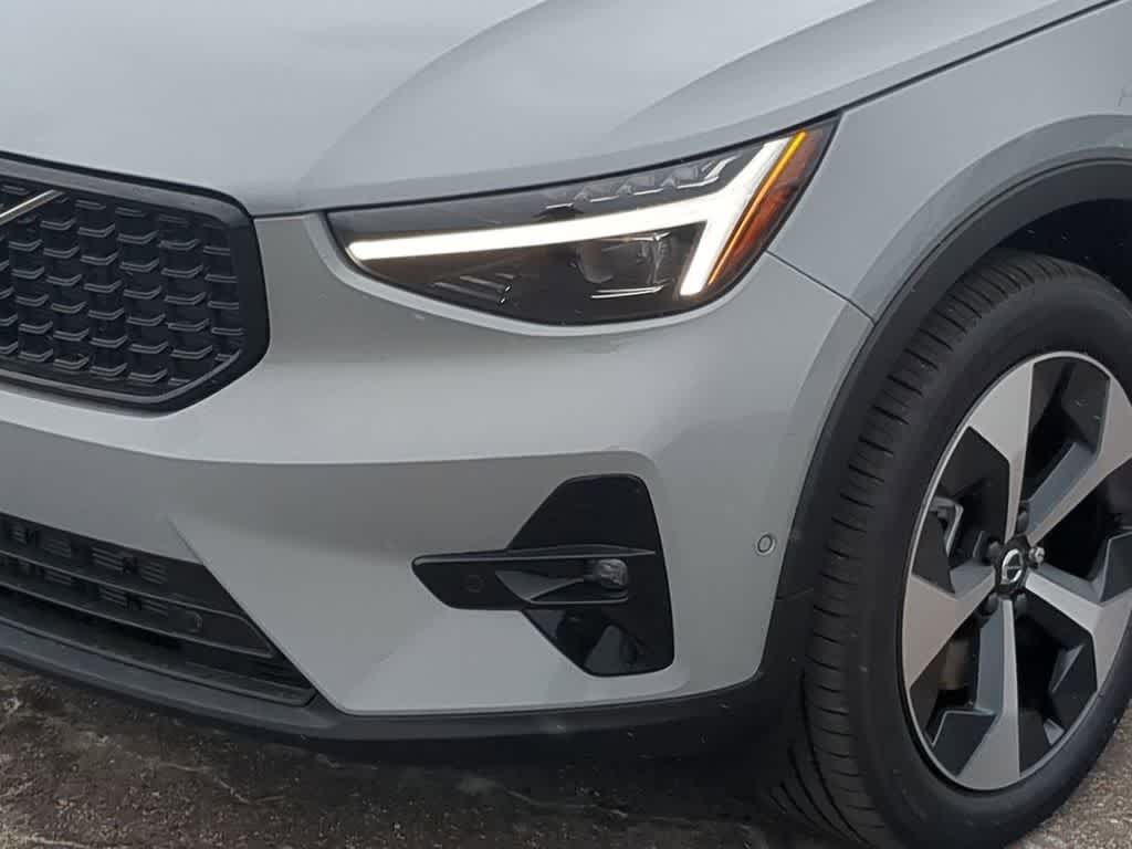 Thumbnail: 2026 Volvo XC40 - 10